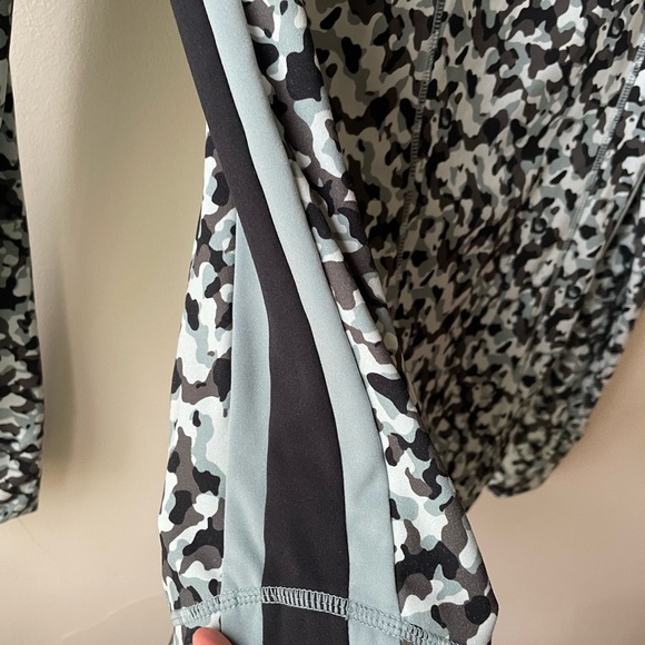 T for Talbots Performance Interlock Half Zip Pullover of Camouflage Size S - Picture 9 of 10